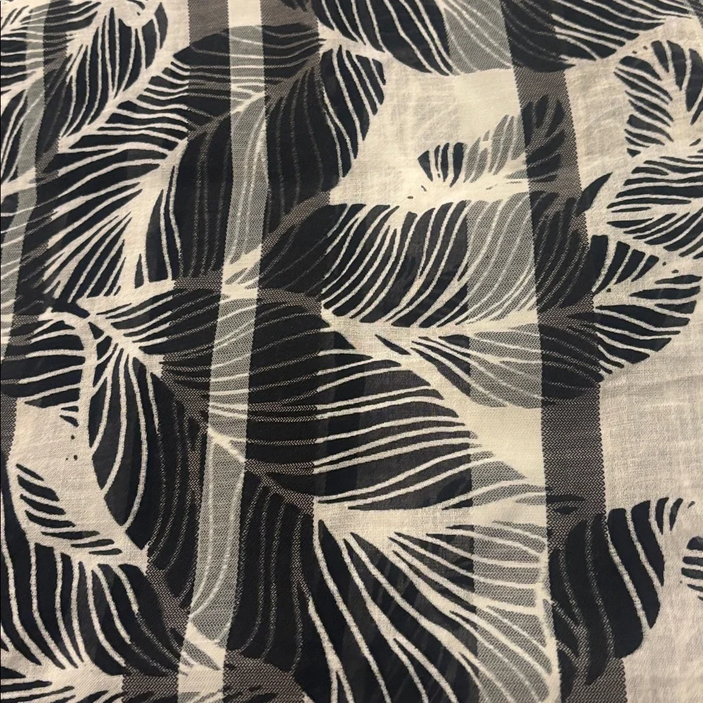Talbots Black & White Leaf Pattern Oversized Scarf 70X52” fray hem Cotton Blend - Picture 9 of 12